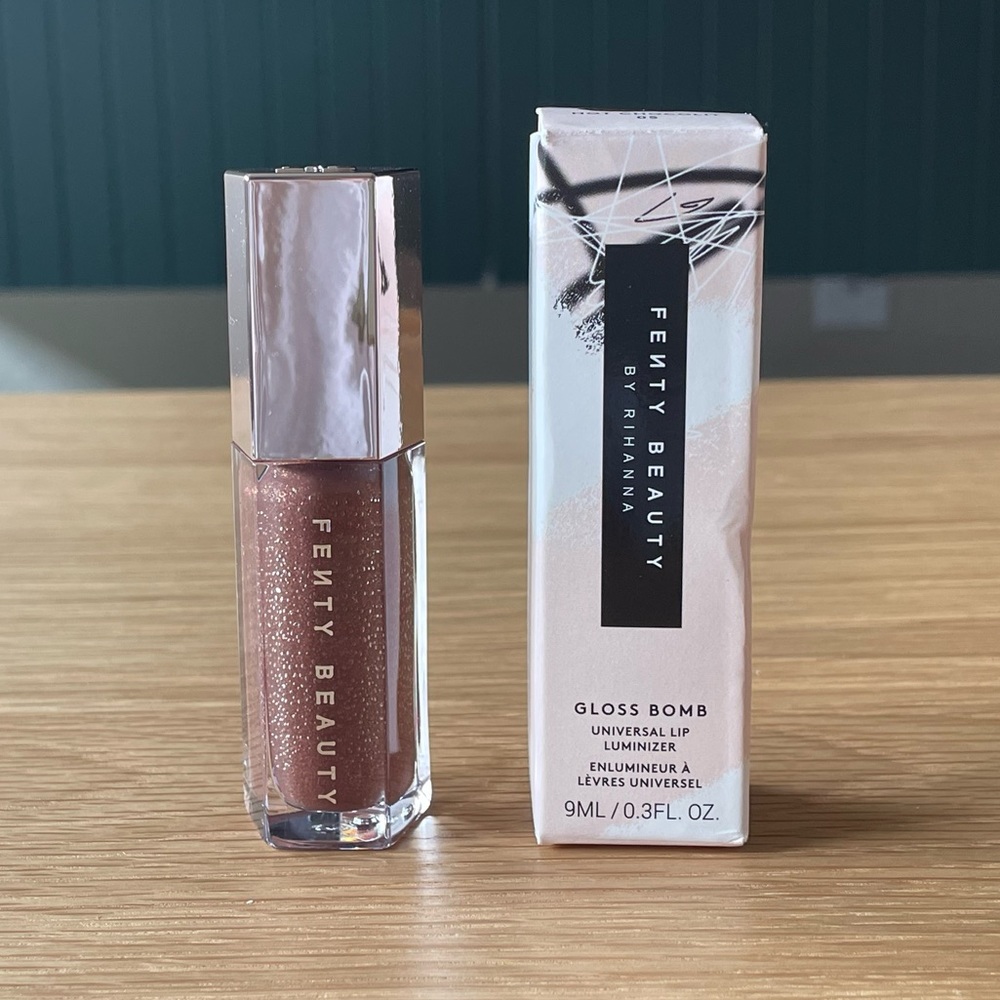 Fenty Beauty Gloss Bomb Universal Lip Luminizer in Hot Chocolit